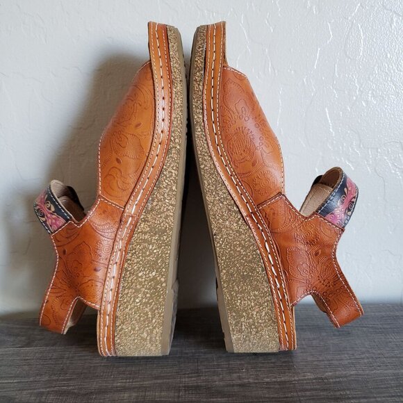 L'Artiste by Spring Step Teddy Tooled Leather Wedge Sandals Brown Size Women's 9 - Picture 6 of 11